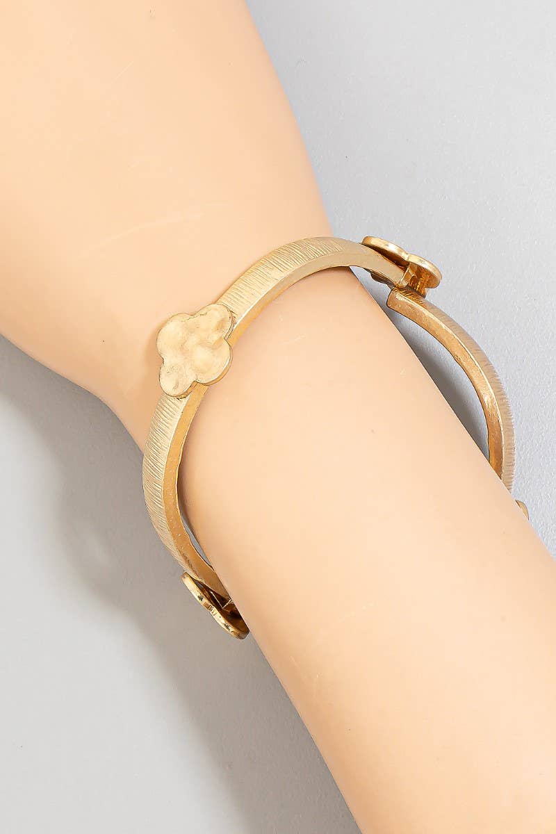 Textured Metallic Clover Charms Elastic Bangle Bracelet