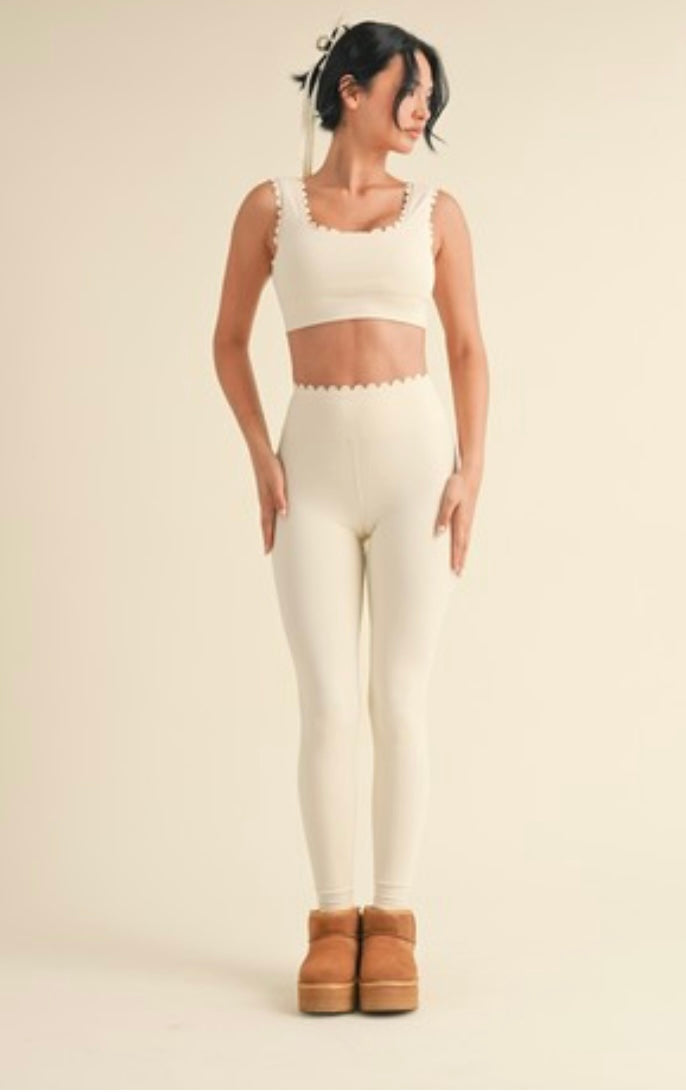 Scallop Edge V-Back Bra Top and Legging Set
