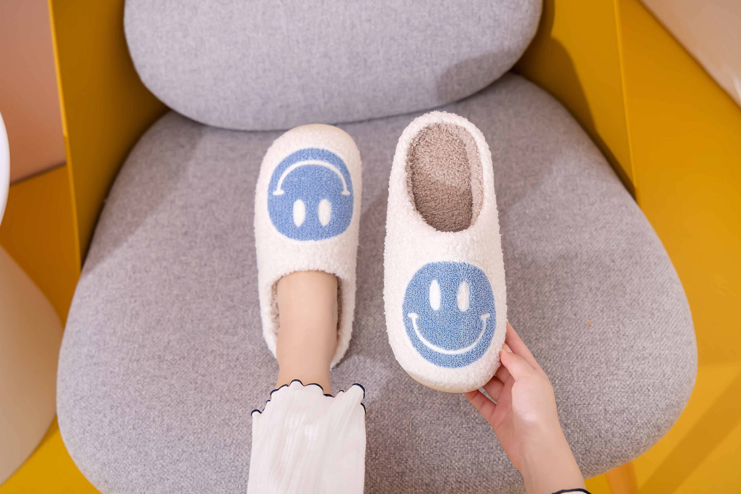 Happy Face Comfort Fluffy Slipper for adult