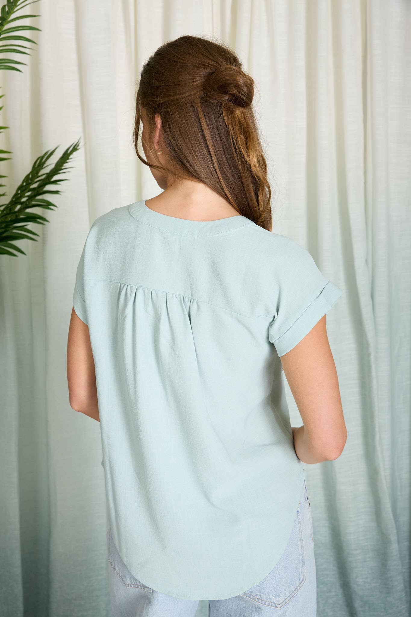 CUFFED SLEEVE LIGHTWEIGHT TOP