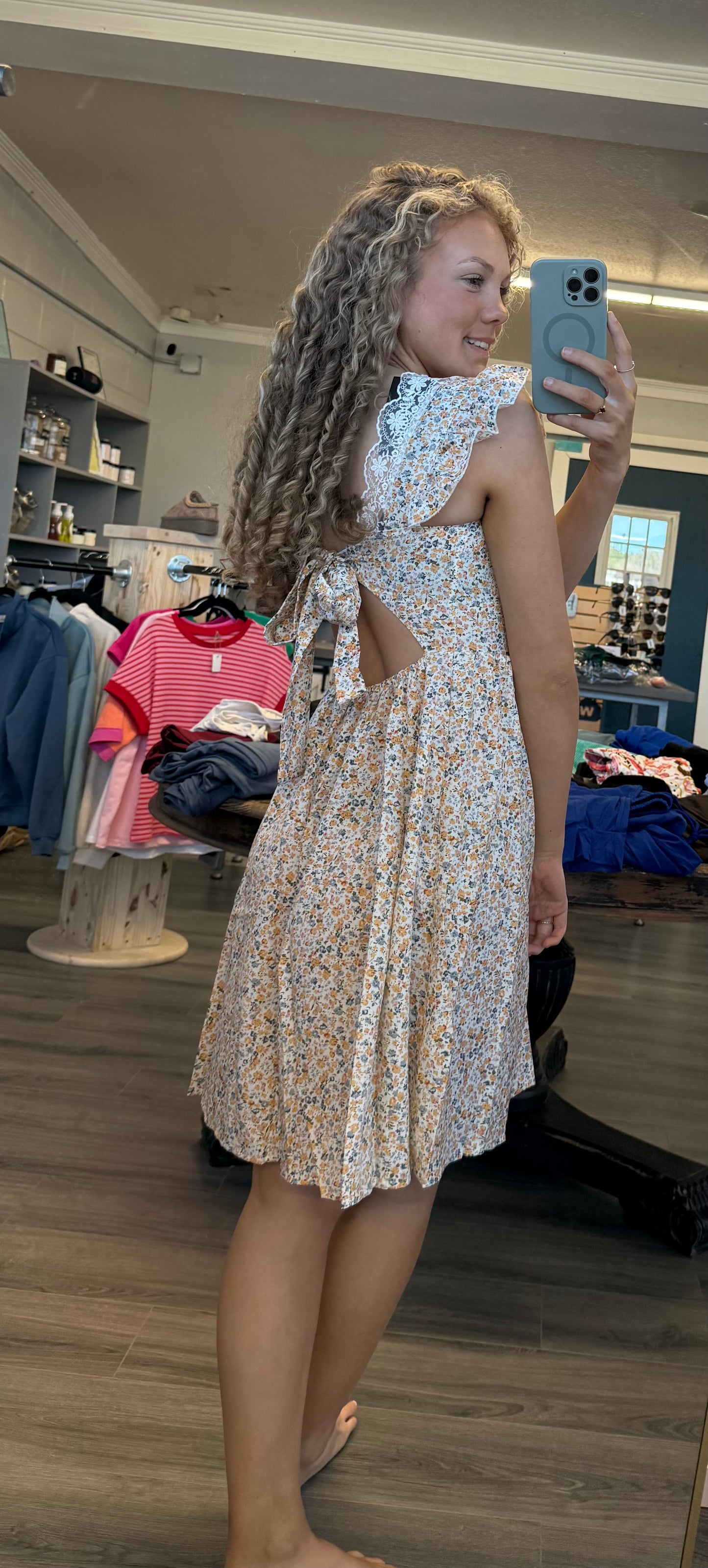 FLORAL V-NECK DRESS