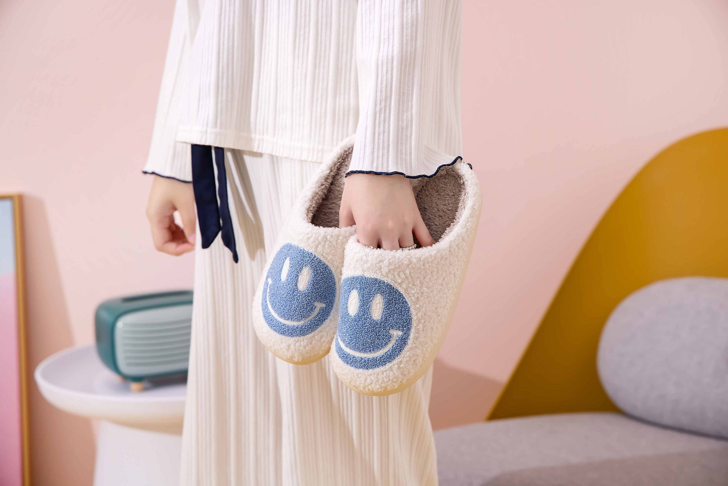 Happy Face Comfort Fluffy Slipper for adult