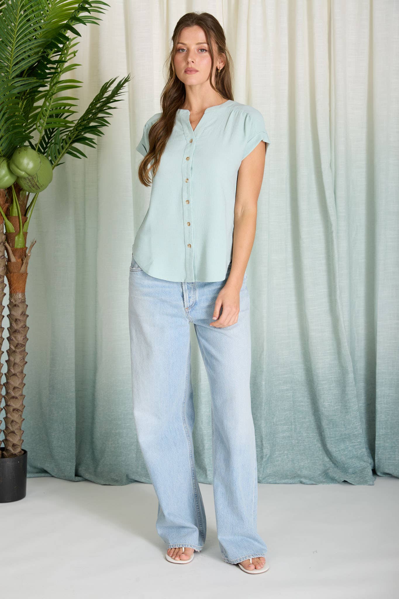 CUFFED SLEEVE LIGHTWEIGHT TOP