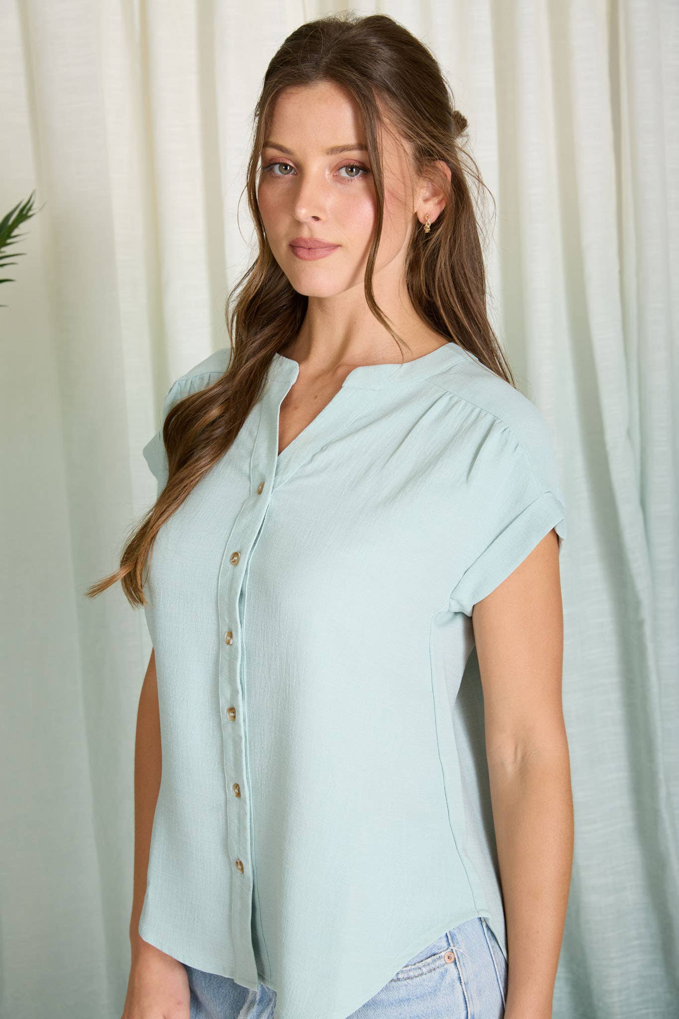 CUFFED SLEEVE LIGHTWEIGHT TOP